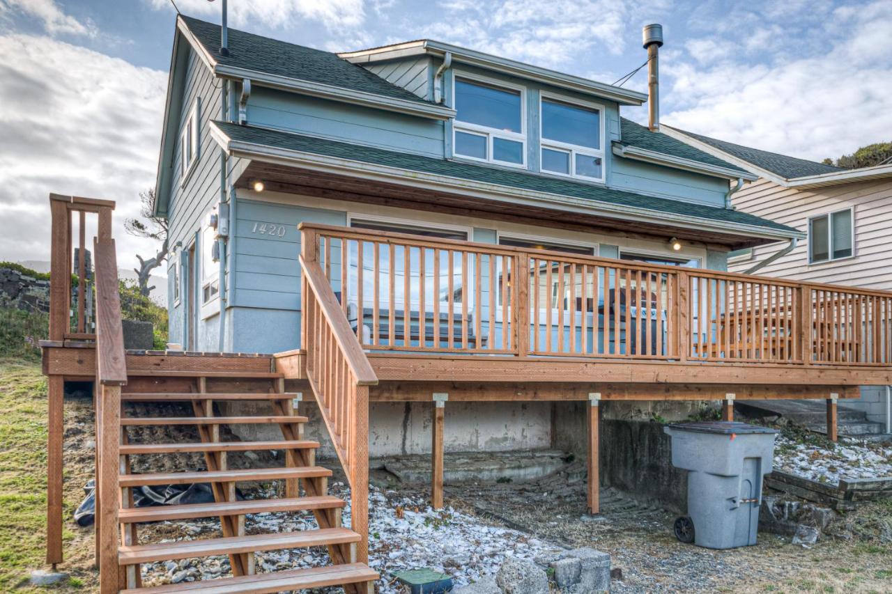 Elbow'S Inn Rockaway Beach Exterior photo